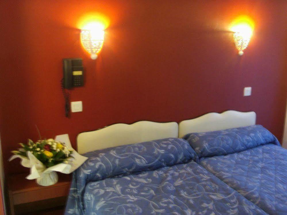 Hotel Ocean Lourdes Zimmer foto